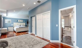 21 Crestwood Rd, Warwick, RI 02886