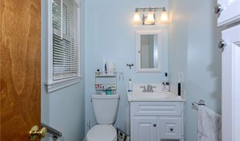 44 Dudley Ave, Newport, RI 02840
