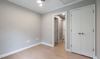 7322 Greentree Rd, Bethesda, MD 20817