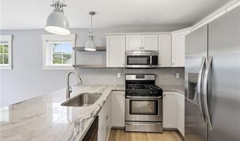 12 Park Ave 13, Narragansett, RI 02882