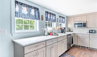 52 Planet Ave, East Providence, RI 02915