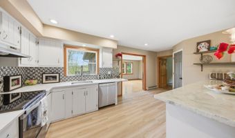 3 Lew May Dr, Andover, NJ 07860
