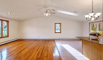 1 Pat Dr, Lincoln, RI 02865