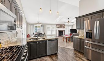 1414 Carriage Bridge Trl, Ballwin, MO 63021