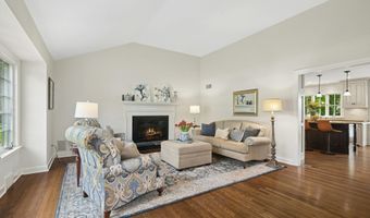 2 Knollwood Ln, Darien, CT 06820