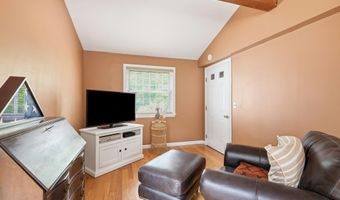 40 Cape Cod Ln, Barnstable, MA 02630