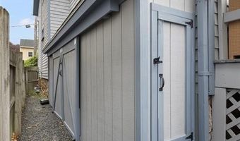 29 Bacheller St, Newport, RI 02840