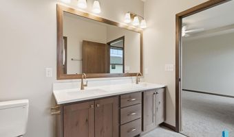 2413 E Brek St, Brandon, SD 57005