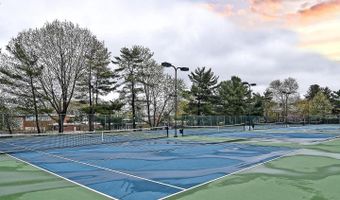 2829 S ABINGDON St B, Arlington, VA 22206