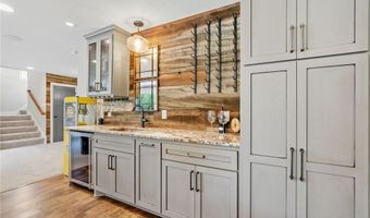 405 Riverside Cir, Anoka, MN 55303
