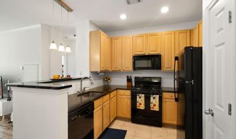 2465 ARMY NAVY Dr 204, Arlington, VA 22206