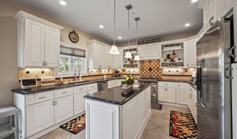 14 White Oak Ln, Aberdeen, NJ 07747