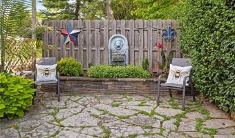 1225 Wissmann Dr, Ballwin, MO 63011