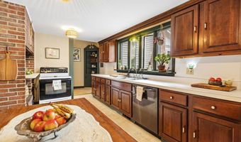 31 Canterbury Rd, Brooklyn, CT 06234