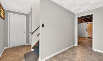 177 Wildwood Pkwy, Ballwin, MO 63011