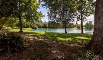 8356 Meadow Lakes Dr, Charlotte, NC 28210