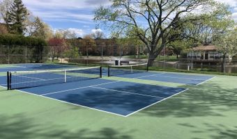 1127 S Old Wilke Rd 101, Arlington Heights, IL 60005