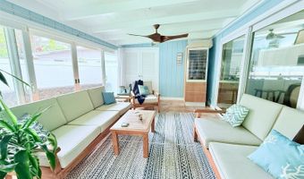 827 Kalalea St, Honolulu, HI 96825