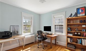 27 Cranston Ave, Newport, RI 02840