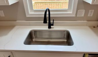 615 Oakleigh Ave, Appomattox, VA 24522