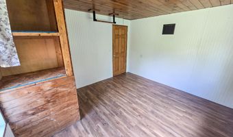 990 W Daniels Rd, Albany, VT 05820