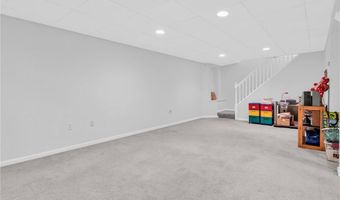 63 Derbyshire Dr, Cranston, RI 02921