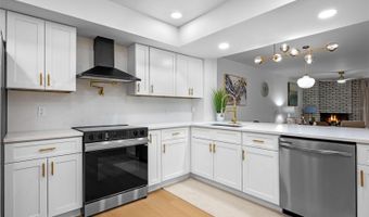 1055 KENSINGTON PARK Dr 205, Altamonte Springs, FL 32714