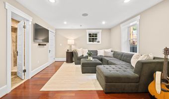 132 S GARFIELD St, Arlington, VA 22204