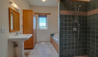 135 Los Rios Rd, Arroyo Hondo, NM 87513