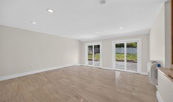 61 Applegate Rd, Cranston, RI 02920