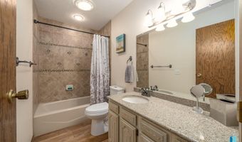 2908 N Oak Rd, Brandon, SD 57005