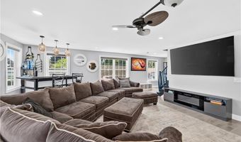 318 Farmington Ave, Cranston, RI 02920