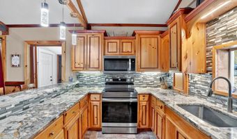 1026 Captain Ave, Aurora, MO 65605