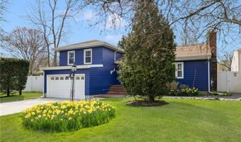 9 Valley Dr, Bristol, RI 02809