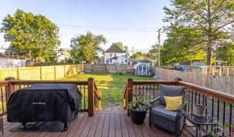 120 W Locust St, Aurora, MO 65605