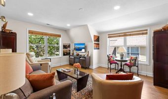 866 Blackberry Ln, Ashland, OR 97520