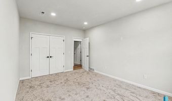 1001 S Moonlight Cir, Brandon, SD 57005