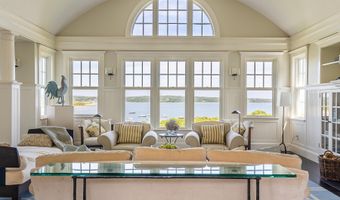 7 Clay Pit Ln, Aquinnah, MA 02535