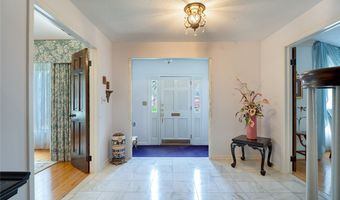 20 Parkhaven Dr, Amherst, NY 14228