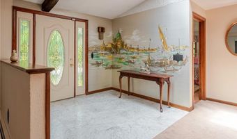 9 Apache Ln, Cumberland, RI 02864
