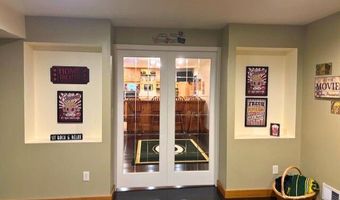 3167 LAKEVIEW Dr, Suamico, WI 54173