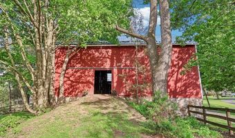 8893 LONGSWAMP Rd, Alburtis, PA 18011