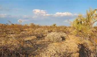 2204 S Six Shooter Rd, Yucca, AZ 86438