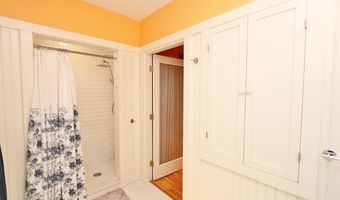 15 McKinley St, Bangor, ME 04401