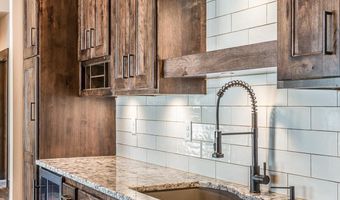 2816 E Sunflower Cir, Brandon, SD 57005