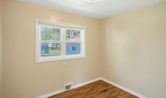 921 NE 9th Ave, Aberdeen, SD 57401