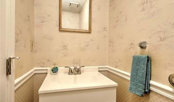 130 Hope Hill Ter, Cranston, RI 02921