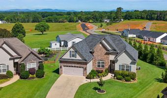 330 War Emblem Dr, Boiling Springs, SC 29316