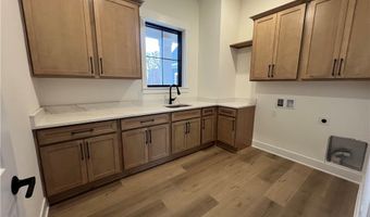 855 Club Dr W, Aurora, OH 44202