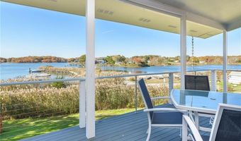 1 Delray Dr, Narragansett, RI 02882